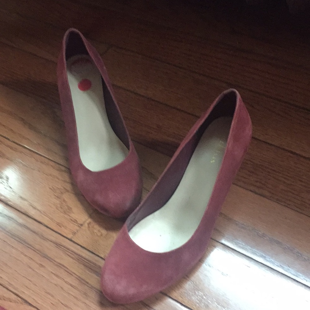 Cole Hahn Suede Shoes